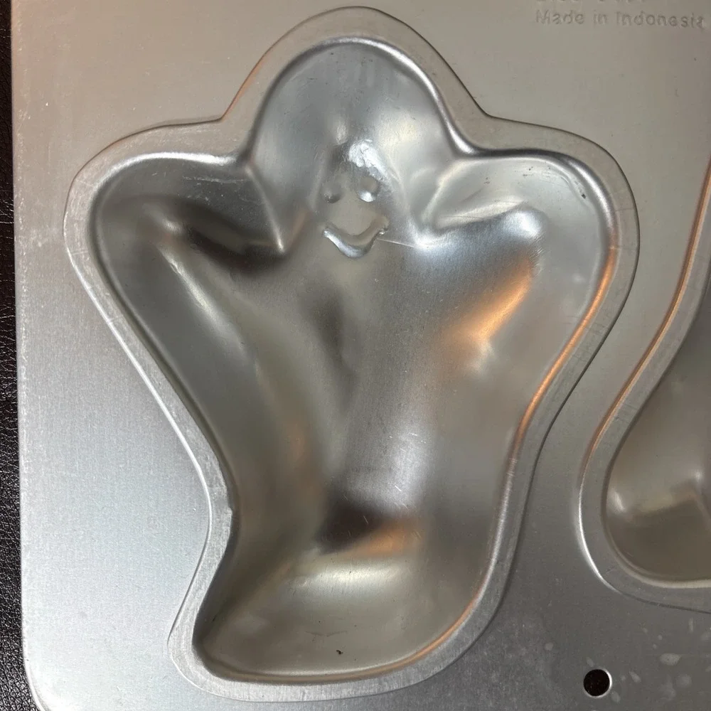 1992 Halloween‎ 4 Ghost Cake Pan Wilton #2105-9471